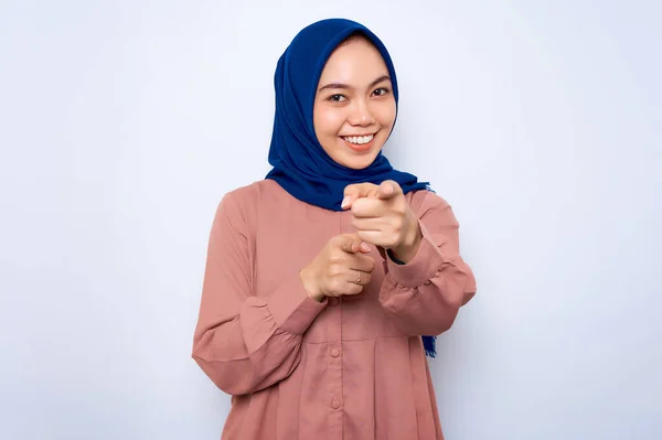 Overjoyed Young Asian Muslim Woman Pink Shirt Pointing Fingers Camera — Zdjęcie stockowe