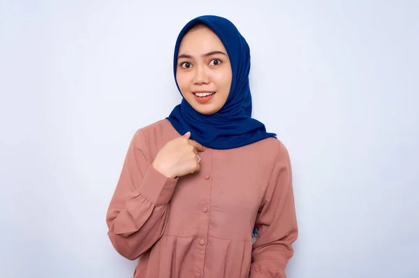Cheerful Young Asian Muslim Woman Pink Shirt Pointing Fingers Herself — Stock Photo, Image