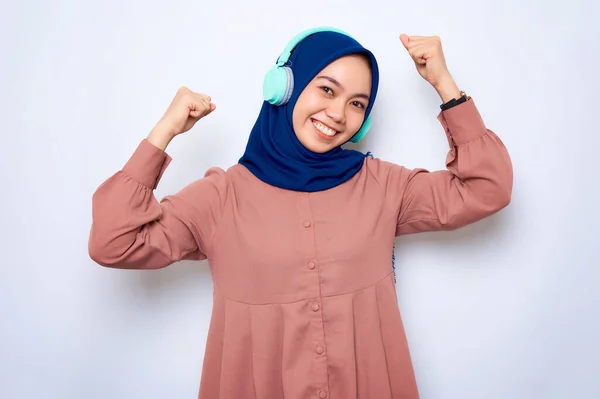 Delighted Young Asian Muslim Woman Pink Shirt Listening Music Headphones — Foto Stock