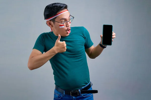 Surprised Young Asian Man Casual Shirt Showing Mobile Phone Blank — Φωτογραφία Αρχείου