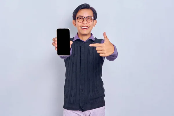 Mockup Leerer Bildschirm Handy Fröhlicher Junger Asiatischer Mann Lässigem Hemd — Stockfoto