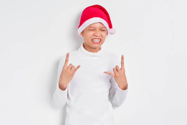 Porträt Eines Asiatischen Mannes Mit Weihnachtsmütze Der Mit Verrücktem Gesichtsausdruck — Stockfoto