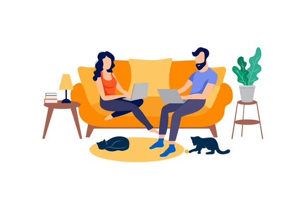 Familia de trabajo de dibujos animados vectoriales en el sofá amarillo, hombre y mujer coloridos brillantes usando computadoras portátiles, concepto de mensajería en línea. Ilustración De Stock