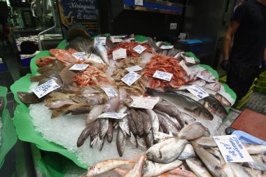 Tarragona, Katalonya, İspanya pazarında taze balık