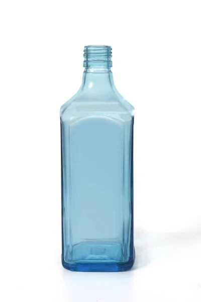 Garrafa Vidro Azul Gin Seco Sobre Fundo Branco — Fotografia de Stock