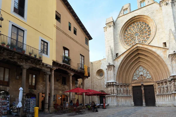 スペインカタルーニャ州タラゴナの広場と大聖堂 — ストック写真