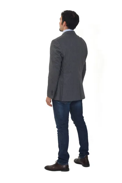 Rückansicht Eines Mannes Mit Blazer Und Jeans Auf Weißem Hintergrund — Stockfoto