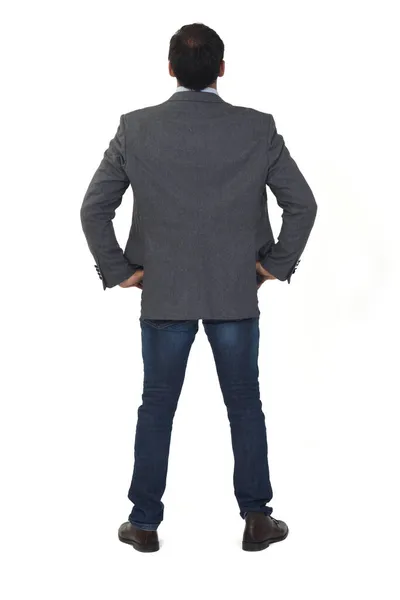 Spor Ceketli Kot Pantolonlu Ayakkabılı Bir Adamın Arkadan Görünüşü — Stok fotoğraf