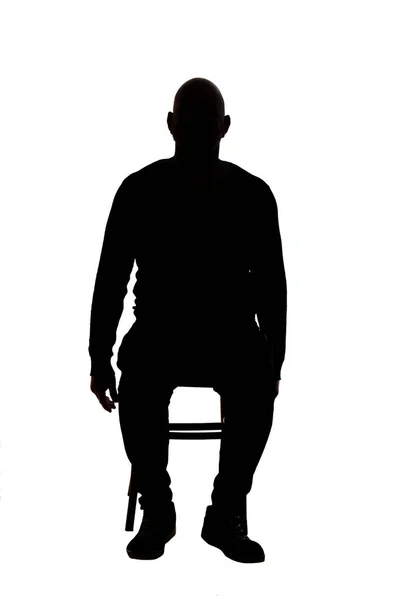 Vista Frontal Silhueta Homem Sentado Cadeira Olhando Para Câmera — Fotografia de Stock