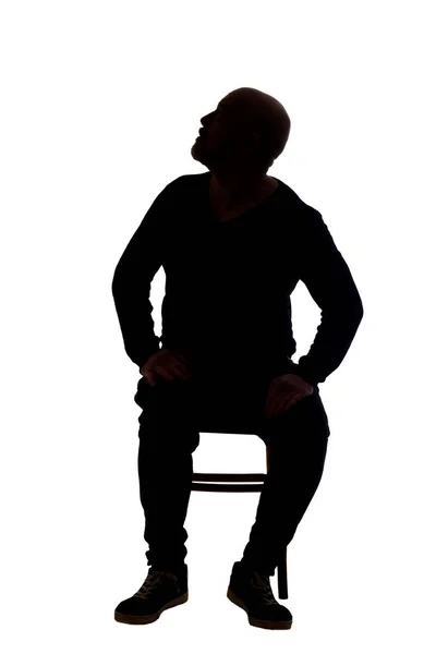 Vue Silhouette Homme Assis Sur Une Chaise Avec Des Vêtements — Photo