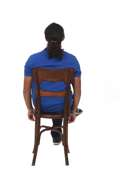 Kuyruklu Bir Adamın Arkadan Görünüşü Beyaz Arka Planda Bacak Bacak — Stok fotoğraf