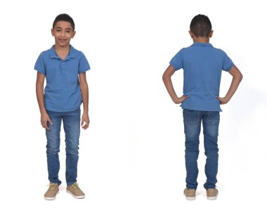 Beyaz arka plandaki çocuğun ön ve arka görüntüsü
