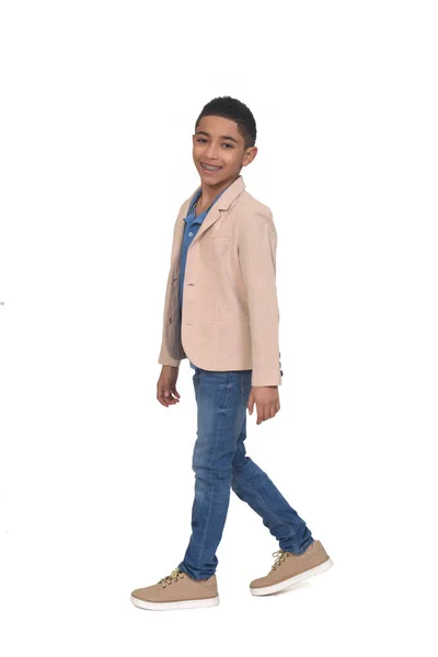 Vista Lateral Niño Con Jeans Chaqueta Caminando Mirando Cámara Sobre — Foto de Stock