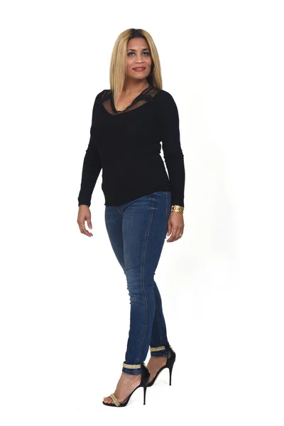 Frau Jeans Und High Heels Auf Weißem Hintergrund — Stockfoto
