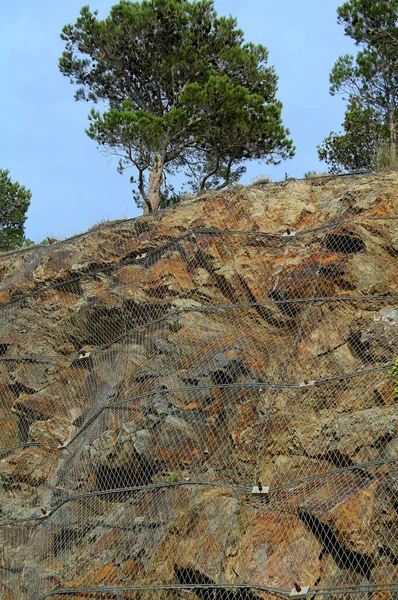 Bergfallsbarriär Med Skrapad Mesh — Stockfoto