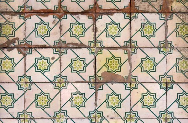 Oude Beschadigde Tegels Portugal Grenen Witte Kleur Foto Van Gebouwen — Stockfoto