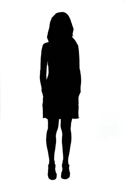 白い背景のデニムスカートの女性の完全な肖像画の正面図ポケットに手 — ストック写真