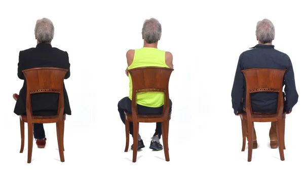 Rückenansicht Der Gleichen Männer Mit Verschiedenen Outfits Siitng Auf Stuhl — Stockfoto