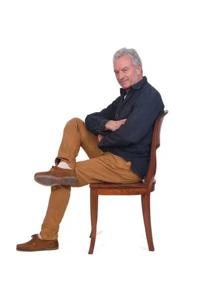 Side View Man Sitting Chair Looking Camera Legs Arms Crossed — Photo