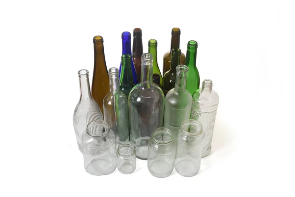 白色背景上等高的一组罐子和瓶子的高角视图 — 图库照片