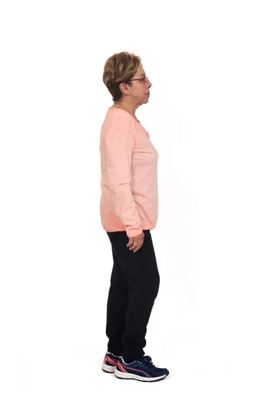 Vista Lateral Retrato Completo Mulher Sênior Com Sportswear Fundo Branco — Fotografia de Stock