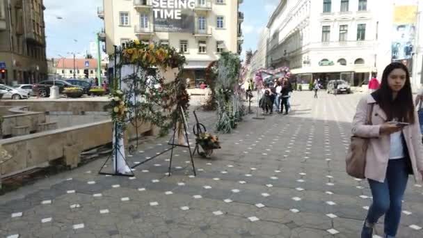 Timisoara Romania Abril 2019 Plaza Victoria Bellas Decoraciones Florales Festival — Vídeos de Stock