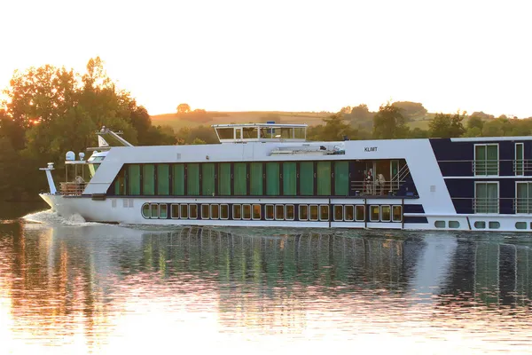 Regensburg Alemanha Setembro 2021 Pessoas Desfrutando Cruzeiro Pôr Sol Rio — Fotografia de Stock