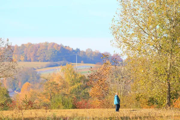 Ratisbona Alemania Octubre 2021 Personas Caminando Por Una Carretera Rural —  Fotos de Stock