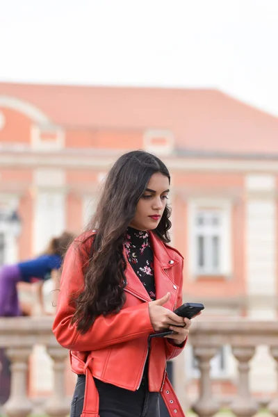Timisoara Romania March 2018 Piata Unirii Square Brunette Woman Wearing — стокове фото