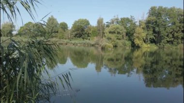 Almanya, Regensburg yakınlarındaki Tuna Nehri manzarası