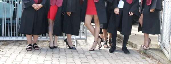 Universitários Estudantes Graduação Estão Tendo Uma Foto Tiro Parque — Fotografia de Stock
