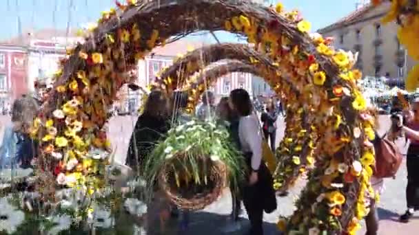 Тимисоара Румыния Апреля 2019 Года Международный Фестиваль Цветов Timfloralis Люди — стоковое видео