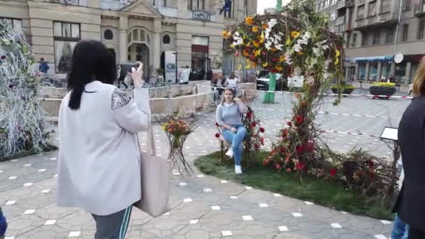 Timisoara Romania Квітня 2019 Міжнародний Квітковий Фестиваль Timfloralis Люди Туристи — стокове відео