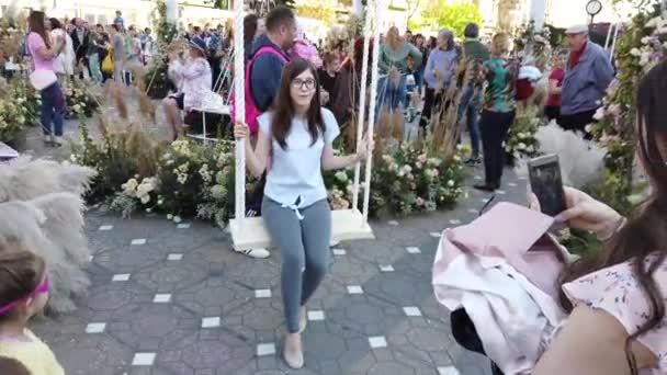 Timisoara Romania Abril 2019 Festival Internacional Flores Timfloralis Personas Turistas — Vídeo de stock