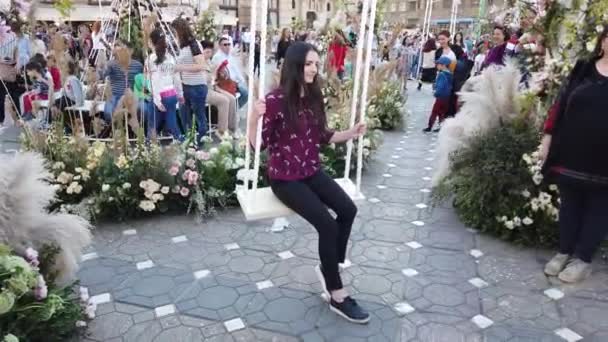 Timisoara Rumänien April 2019 Internationales Blumenfest Timfloralis Menschen Und Touristen — Stockvideo