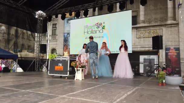 Timisoara Romania 2019 Timfloralis 무대에서 꽃꽂이를 네덜란드의 리스트 — 비디오