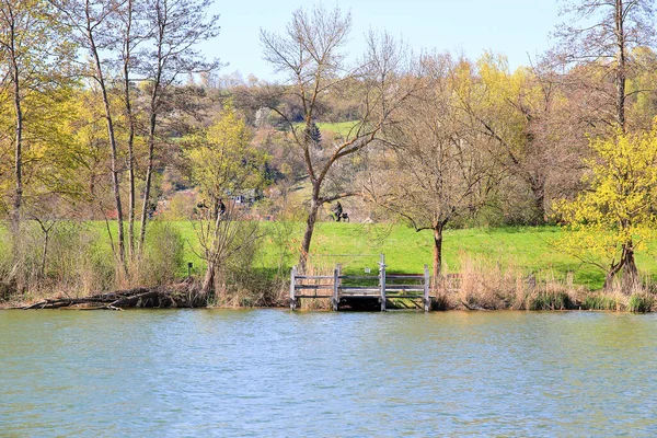 Regensburg Duitsland April 2022 Mensen Fietsen Een Landelijk Weggetje Bij — Stockfoto