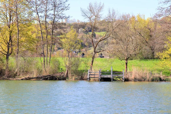 Regensburg Alemanha Abril 2022 Pessoas Estão Andando Bicicleta Uma Estrada — Fotografia de Stock