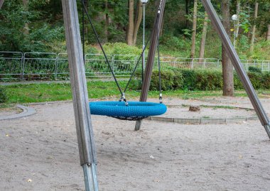 Central Park 'ta mavi daire salıncak