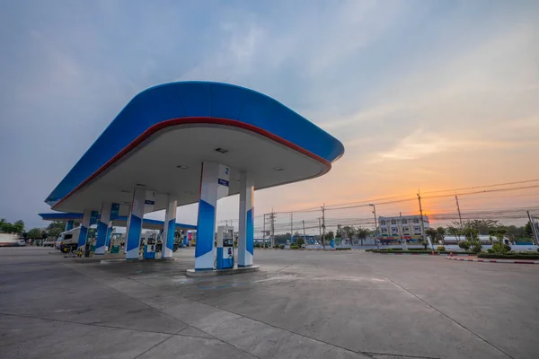 Benzinestation Bij Zonsondergang — Stockfoto