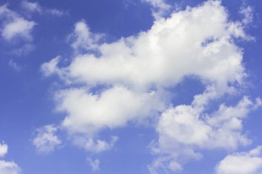 Mavi gökyüzü ve beyaz bulut yumuşak, beyaz bulut arka plan, Tayland 'da kış gökyüzü, bulutlu rüzgar gökyüzü.