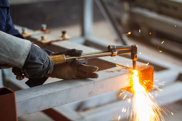 Kaynak, gaz ve oksijen metalleri kaynaştırır ve keser. içerik güvenlik aksesuarları