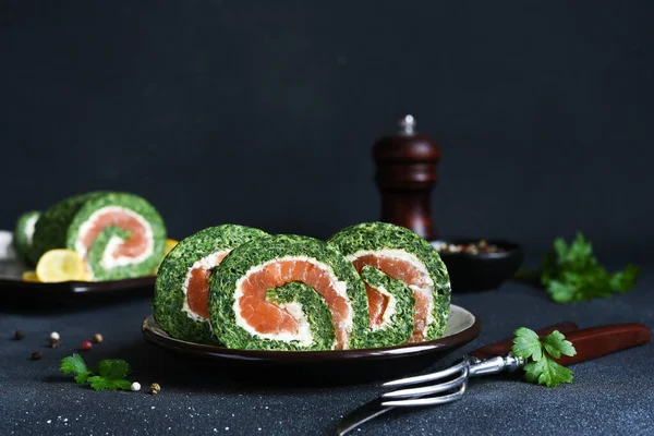Roll Spinach Salmon Snack Red Fish Cheese Lemon — Stock Photo, Image