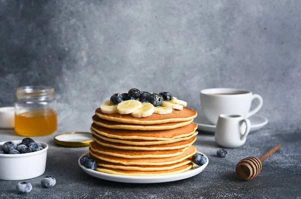 Crêpes Maison Avec Sirop Baies Matin Petit Déjeuner Crêpes Banane — Photo