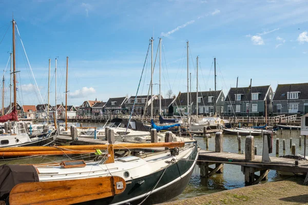 Aufnahme Von Yachten Die Hafen Der Holländischen Landschaft Vor Blauem — Stockfoto