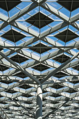 Modern mimari. Lahey 'deki tren istasyonunun gelecekteki çatı yapısı