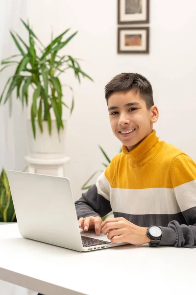 Half Length Portrait Teenager Using Laptop Room — 스톡 사진