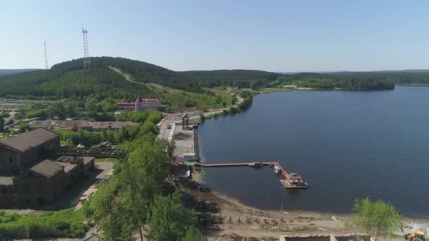 Letecký Pohled Rekonstrukci Nábřeží Nedaleko Stará Továrna Přehrada Rybník Hora — Stock video