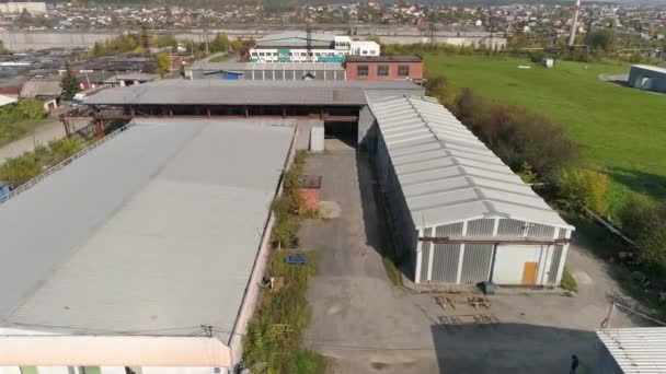 Luftaufnahme Der Werkstätten Mit Einer Drohne Von Einem Metallprofil Auf — Stockvideo