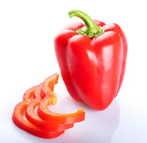 Mooie Jonge Rode Paprika Met Een Groene Takje Stukjes Verse — Stockfoto